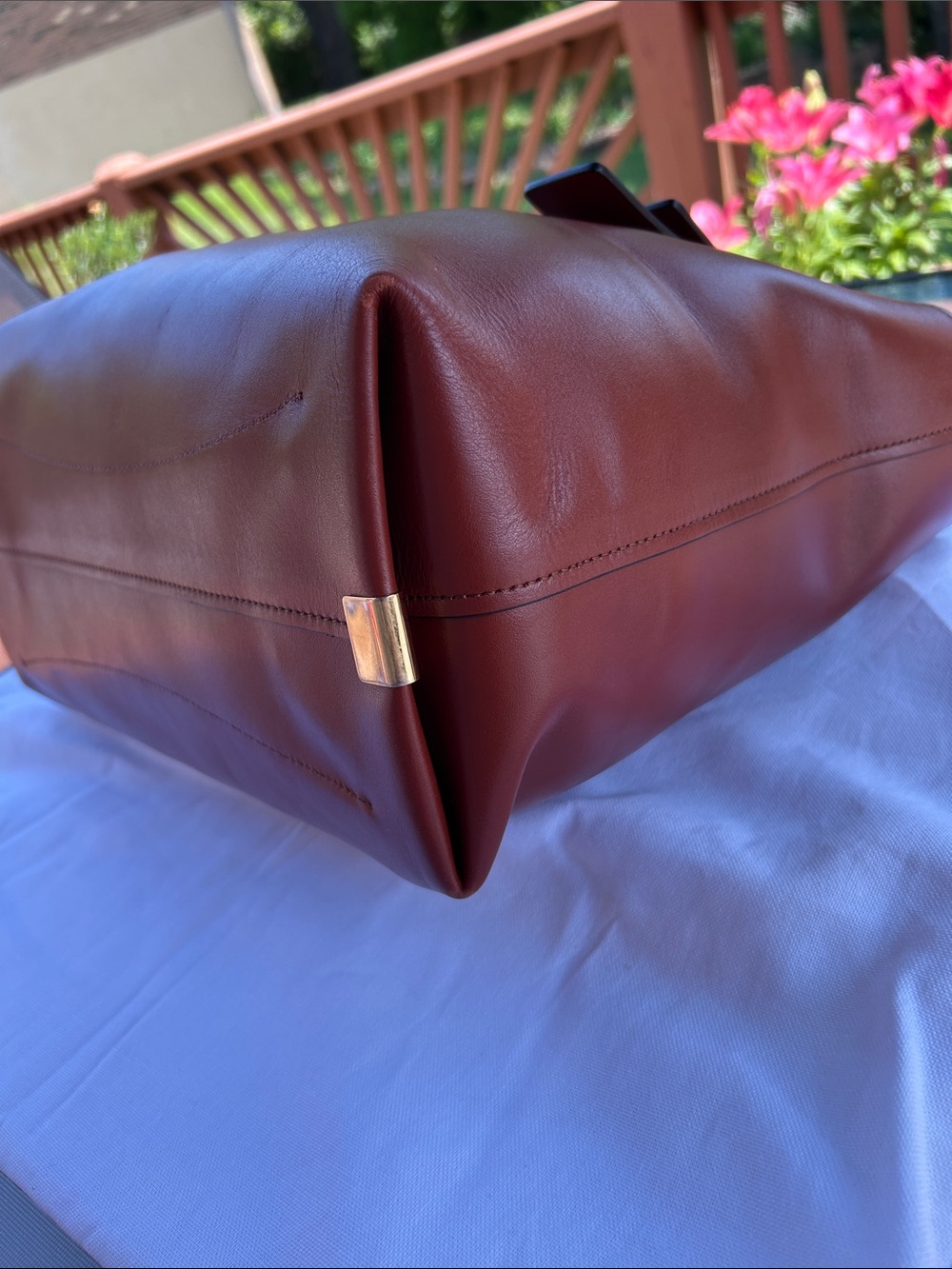 Chloé Brown Leather Tote with Gold 'C' Detail - Picture 6 of 14